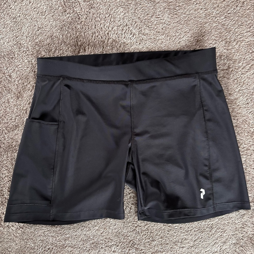 L - Peak Performance Trinity shorts